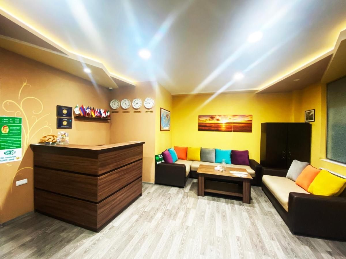 Domino Yerevan Hostel And Hotel Exterior foto