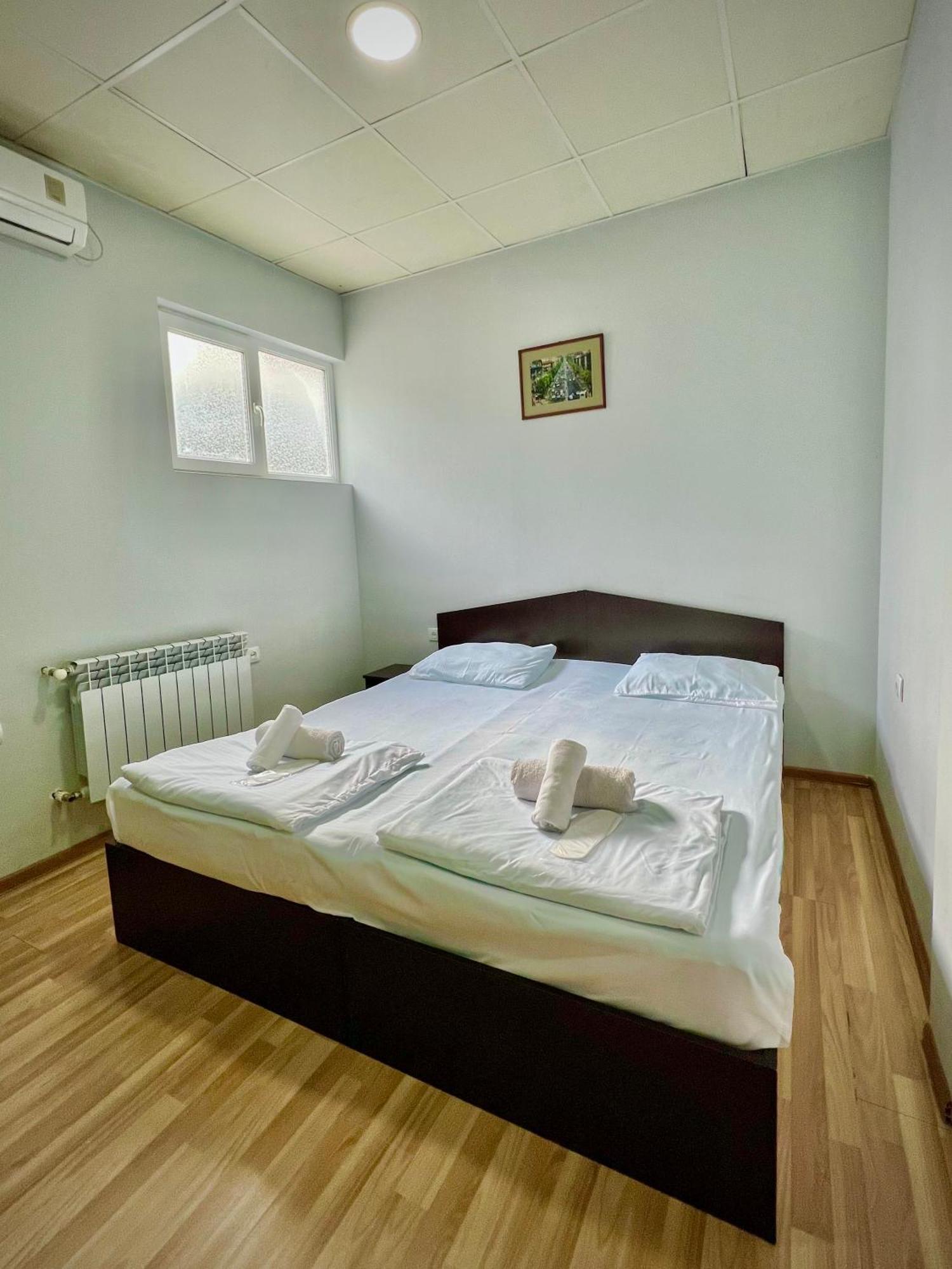 Domino Yerevan Hostel And Hotel Exterior foto